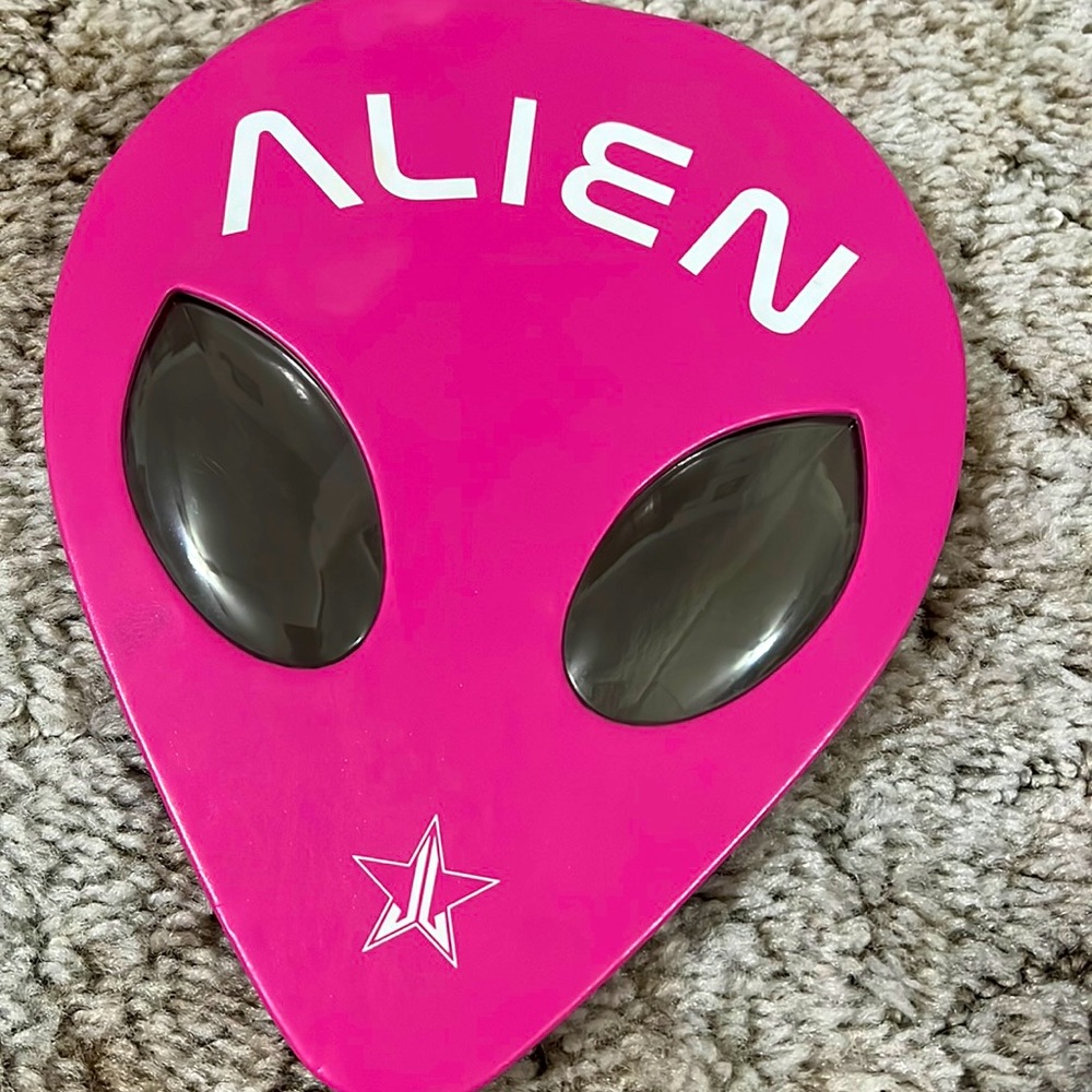 Jeffrey star alien palette (discontinued)